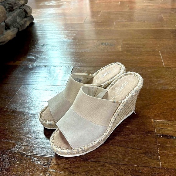 Toms-beige suede wedges-Size 8 - Picture 2 of 10